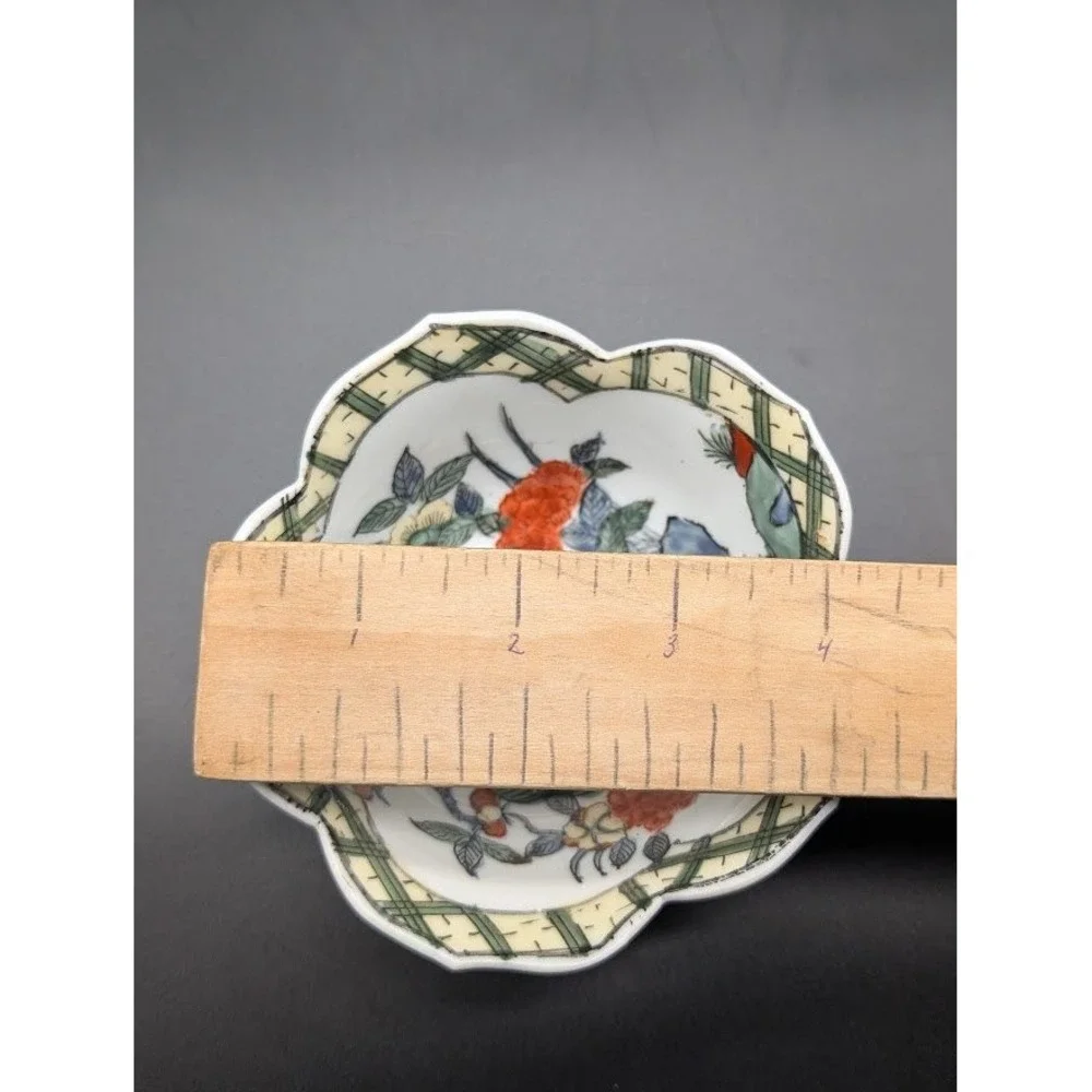 Japanese Porcelain Hand Painted‎ Lotus Rim Bowl 4.5